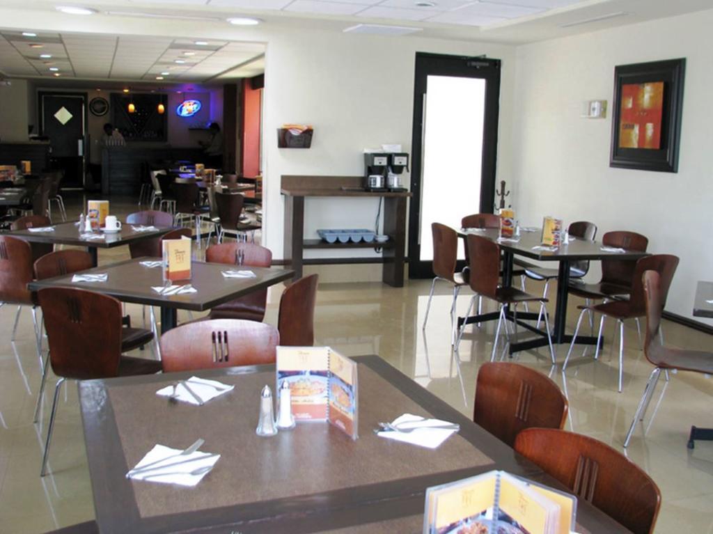 Hotel Alameda Express Matamoros  Exterior photo