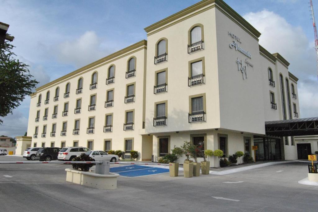 Hotel Alameda Express Matamoros  Exterior photo