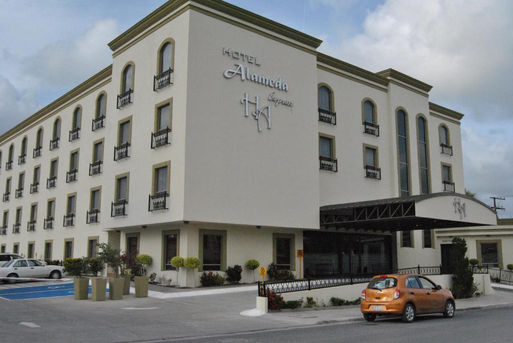 Hotel Alameda Express Matamoros  Exterior photo